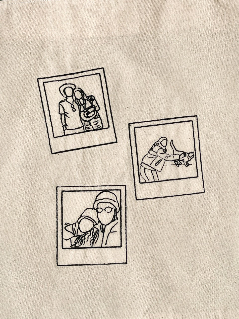 TOTE BAG EM PRETO COM FOTOGRAFIAS POLAROID