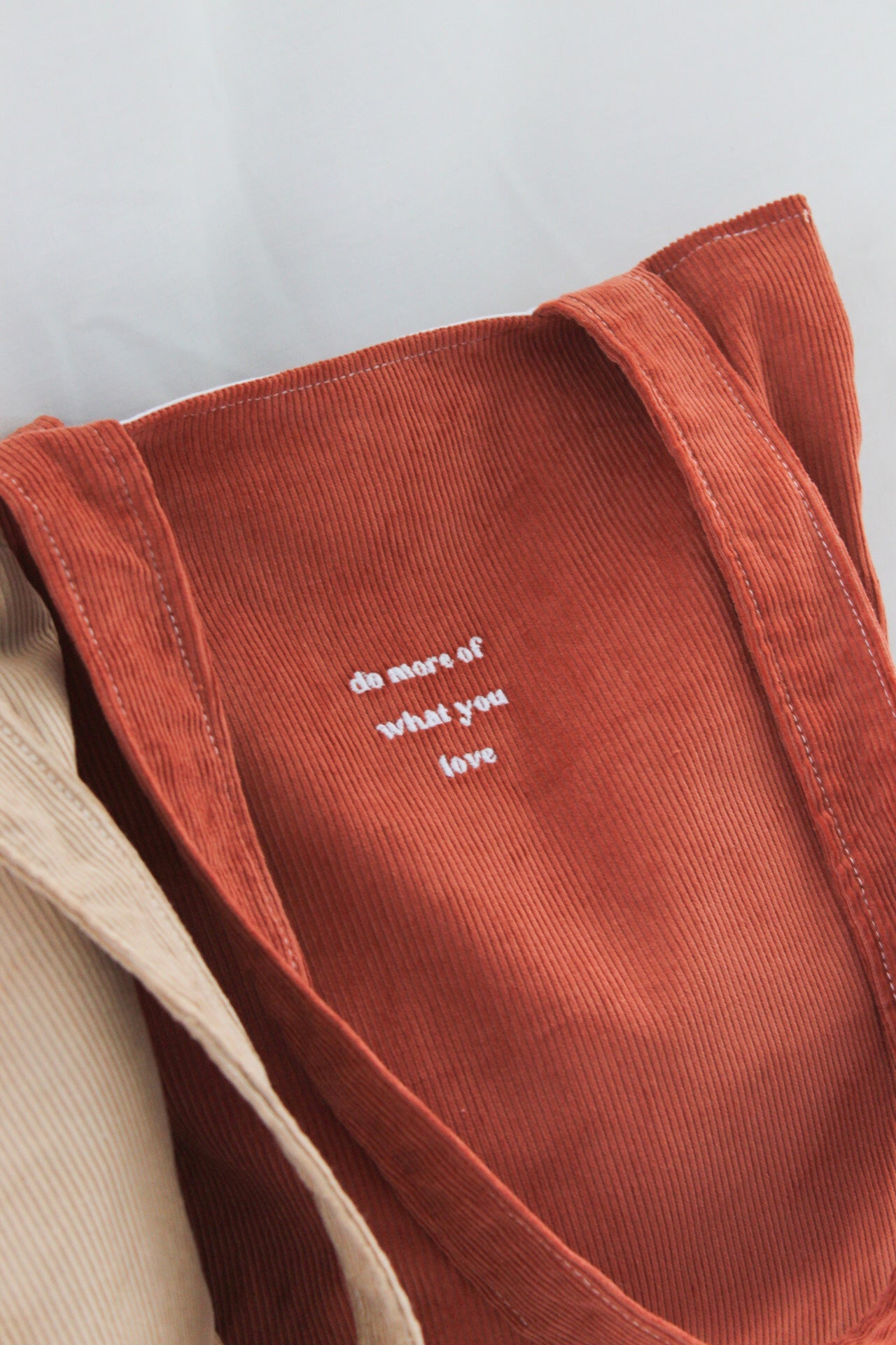 TOTE BAG EM BOMBAZINE (DO MORE OF WHAT YOU LOVE)