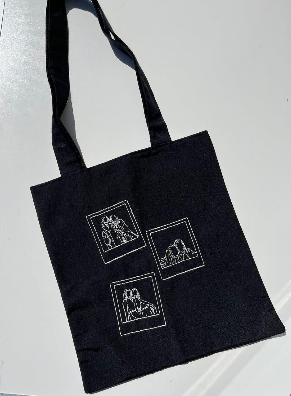 TOTE BAG EM PRETO COM FOTOGRAFIAS POLAROID