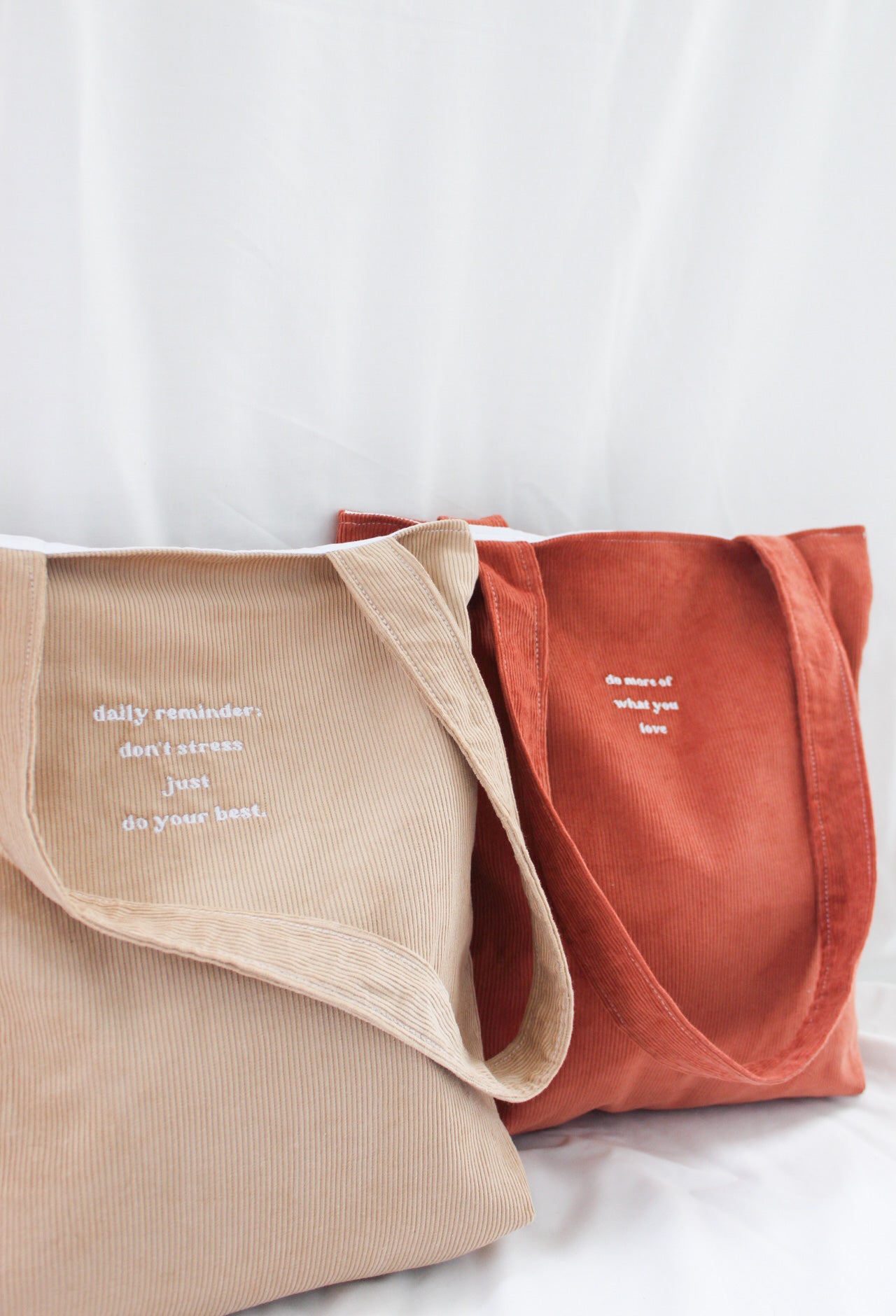 TOTE BAG EM BOMBAZINE (DO MORE OF WHAT YOU LOVE)