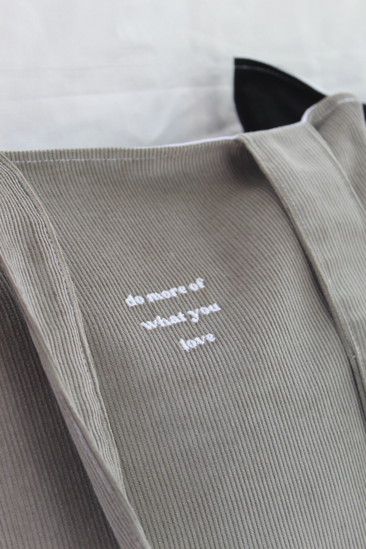 TOTE BAG EM BOMBAZINE (DO MORE OF WHAT YOU LOVE)